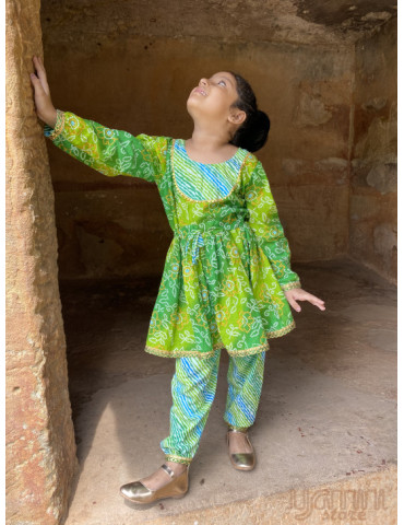 Flared kurta with salwar (Green Bandhani Lehariya Gotapati lace work)