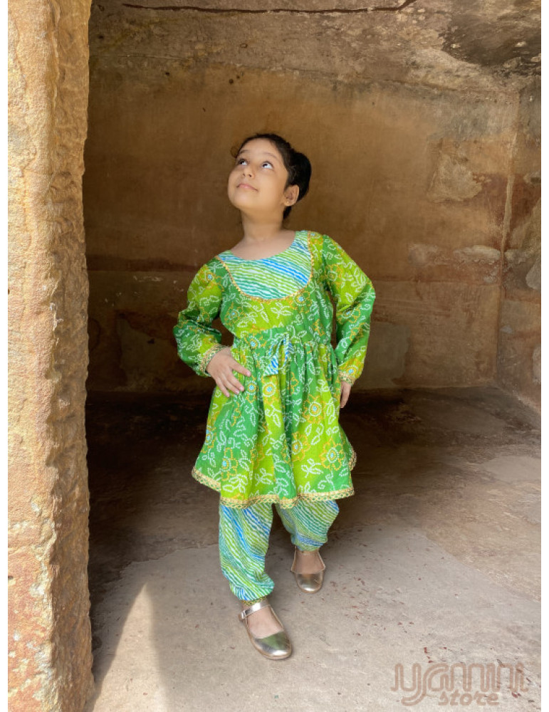 Flared kurta with salwar (Green Bandhani Lehariya Gotapati lace work)