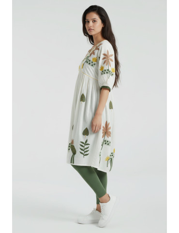 Women Off White Multicolor Cotton Floral Embroderied Kurta