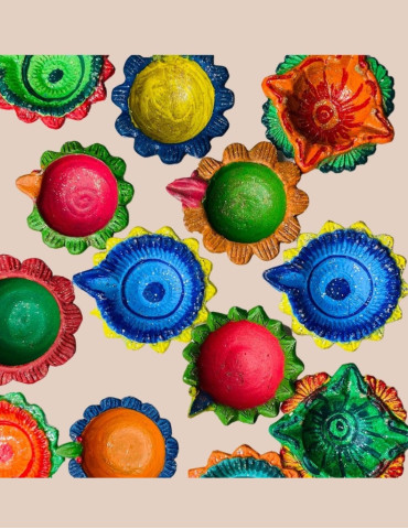 Yamini Terracotta Mitti Diya Set of 6 + 1 Colorful diyas, assorted colored main diya, 3 colors set of 2 side diyas